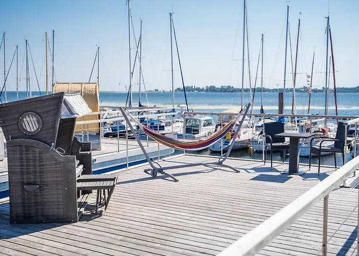 Πλωτό κατάλυμα Hausboot Ella- Huus & *