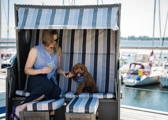 Hausboot Ella- Huus & Φέμαρν