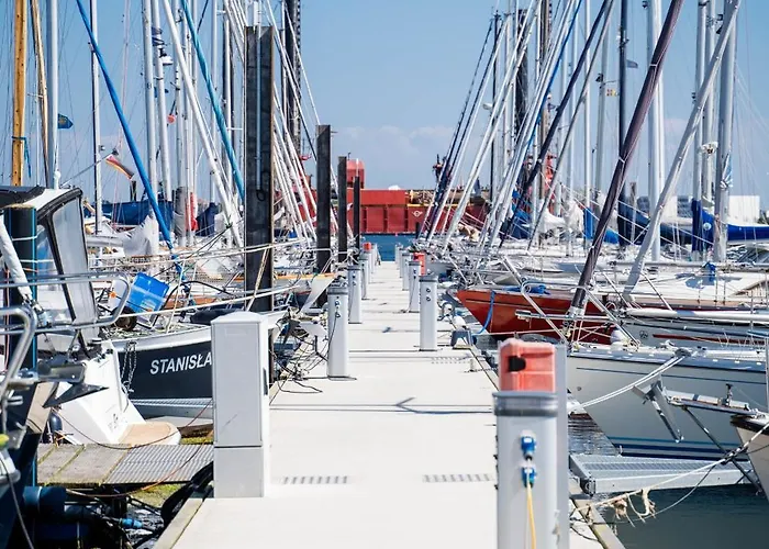 Hausboot Ella- Huus & Πλωτό κατάλυμα *